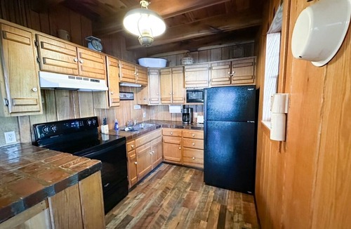 Lucas Cabin | Heavenly Hideaway- Lakeview Cabin