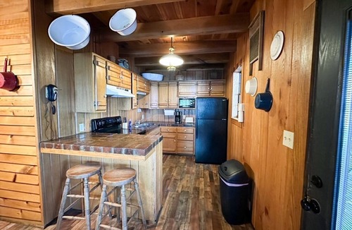 Lucas Cabin | Heavenly Hideaway- Lakeview Cabin