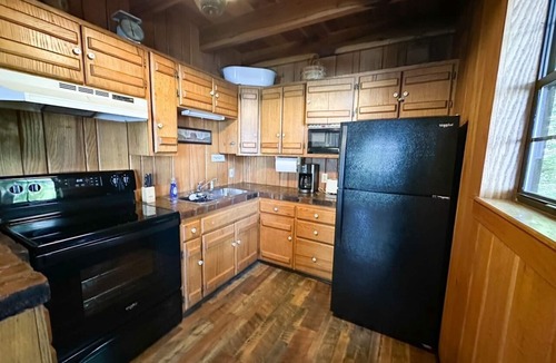 Lucas Cabin | Heavenly Hideaway- Lakeview Cabin