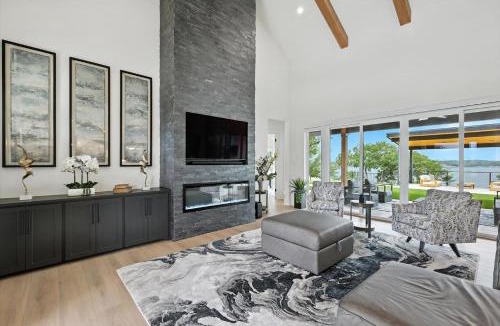 Gainesville House | Heavenly Retreat – 5BD/55BA of Waterfront Living