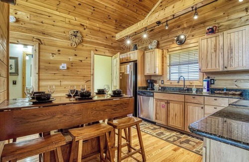 Gatlinburg Cabin | Heavenly View, FREE Attraction tickets for each paid day, Resort Pool, Hot Tub!