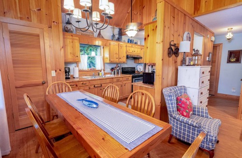 Mountain Rest Cottage | "Heaven’s Hideaway" Lake Front Cottage
