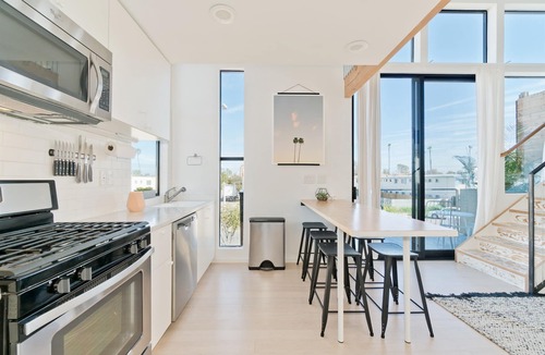 Ocean Beach House | Heavily Discounted & Thoroughly Clean @ the Beach