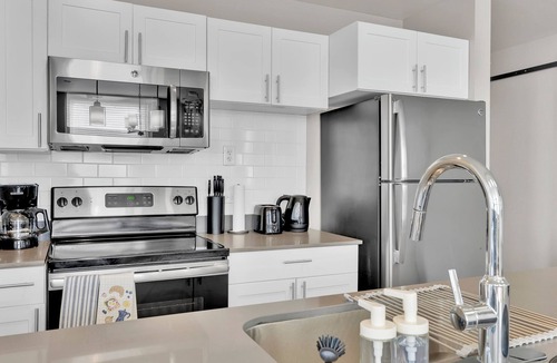 Downtown Fort Worth Condo | HEB04 Stylish 2B Downtown Fort Worth Condo w/Gym&Parking by Traveller's Comfort