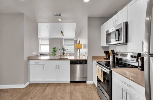 Downtown Fort Worth Apartment | HEB203 Spacious Downtown Fort Worth Condo w/Gym&Parking by Traveller's Comfort
