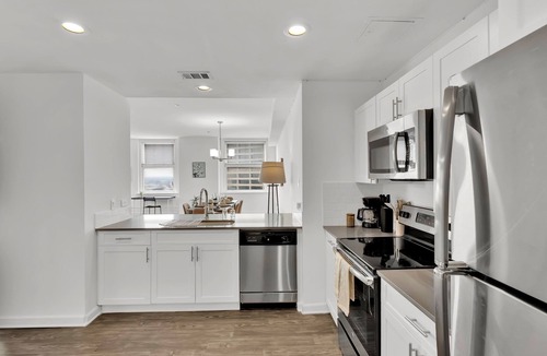 Downtown Fort Worth Apartment | HEB403 Stylish Downtown Fort Worth Condo w/Gym&Parking by Traveller's Comfort