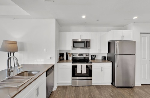 Downtown Fort Worth Apartment | HEB403 Stylish Downtown Fort Worth Condo w/Gym&Parking by Traveller's Comfort