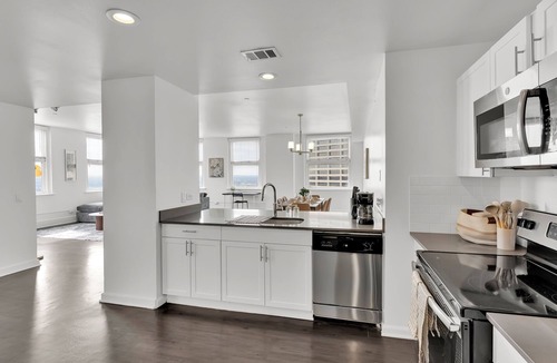 Downtown Fort Worth Apartment | HEB703 Beautiful Downtown Fort Worth Condo w/Gym&Parking by Traveller's Comfort