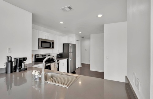 Downtown Fort Worth Apartment | HEB703 Beautiful Downtown Fort Worth Condo w/Gym&Parking by Traveller's Comfort