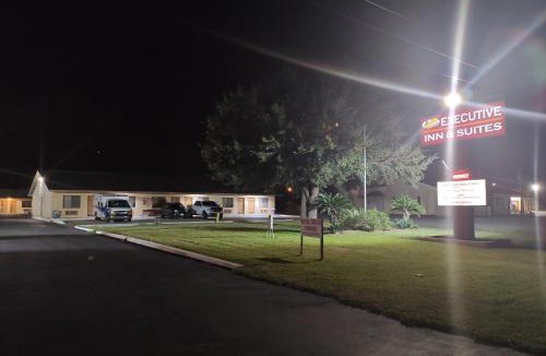Bruni Hotel | Hebbronville Executive Inn