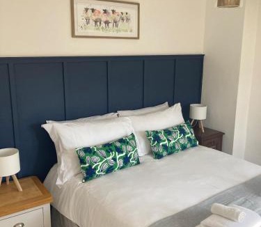 Mytholmroyd House | Hebden Bridge Riverside Cottage
