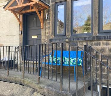 Mytholmroyd House | Hebden Bridge Riverside Cottage