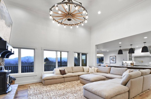 Lake Creek Estates House | Heber Luxury Retreat | Large Groups | 7br, 5.5ba | Arctic Spa