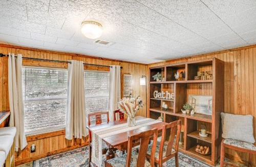 Wilburn House | Heber Springs Cabin w/Deck: 3 Mi to Sugarloaf Mtn