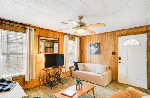 Wilburn House | Heber Springs Cabin w/Deck: 3 Mi to Sugarloaf Mtn