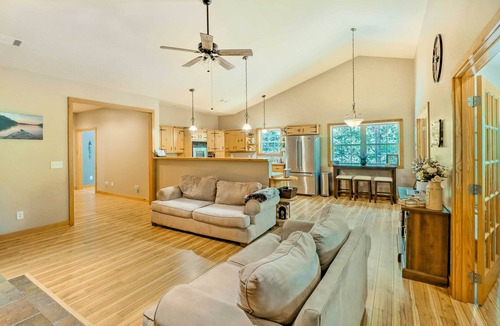 Heber Springs House | Heber Springs Family Lake House: Fire Pit & Decks