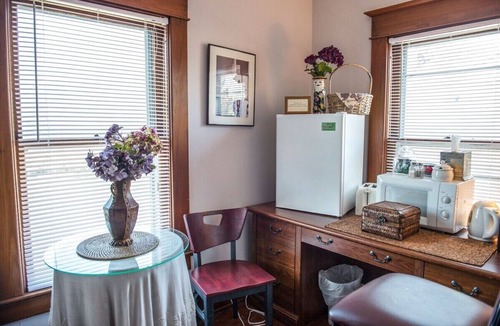 Town of Ledyard House | Heck-Of-A-Deck Lakehouse with Sunsets, and Kayaks, too!