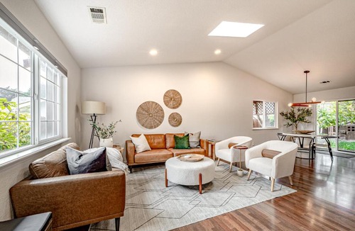 McKinleyville House | Hedge Rose House