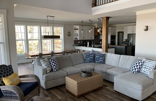 Moratuck Manor House | "Heels Hide-A-Way" Great Main Lake View! Deep Water! Sleeps 12