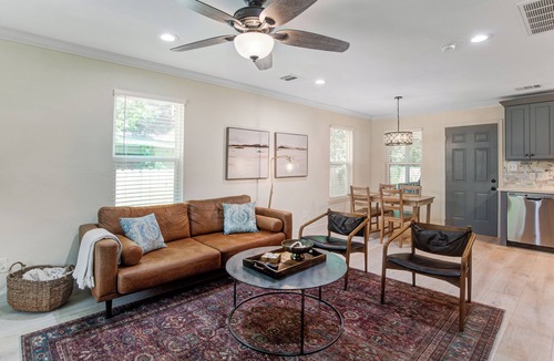 Shady Acres House | Heights bungalow - Pet Friendly 6 miles from downtown