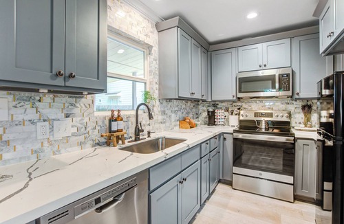 Shady Acres House | Heights bungalow - Pet Friendly 6 miles from downtown