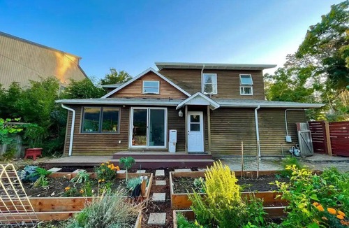 Hood River House | Heights Hideaway - Private, Walkable, Pet Friendly