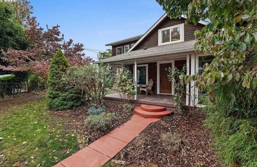 Hood River House | Heights Hideaway - Private, Walkable, Pet Friendly