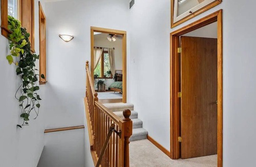 Hood River House | Heights Hideaway - Private, Walkable, Pet Friendly