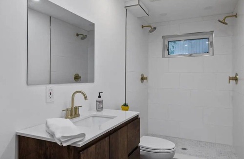 Hood River House | Heights Hideaway - Private, Walkable, Pet Friendly