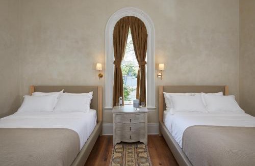 Downtown Hotel | Heights House Hotel