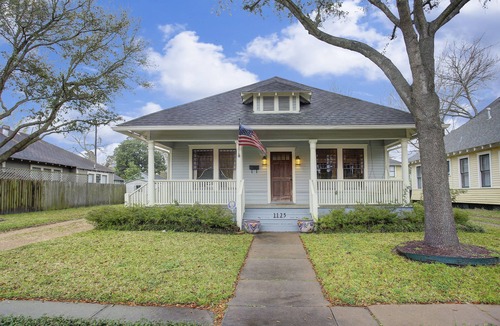 Houston Heights House | Heights VRBO since 2016. Five stars. New GREEN exterior paint color April 2026