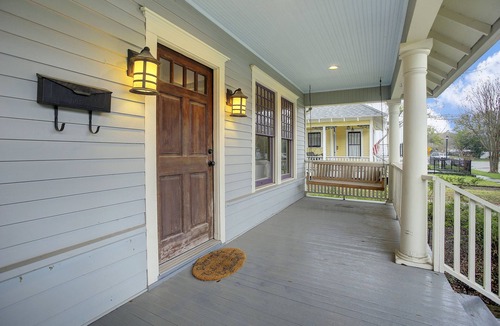 Houston Heights House | Heights VRBO since 2016. Five stars. New GREEN exterior paint color April 2026