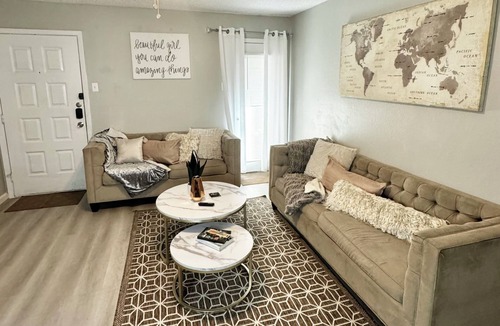 Knox - Henderson Apartment | HeirBNB - Downtown Dallas-Lower Greenville