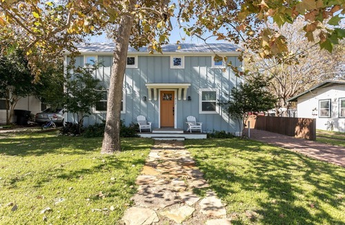 Fredericksburg House | Heiser Haus I Terrific for 2 Couples | 3.5 Blocks to Main St.