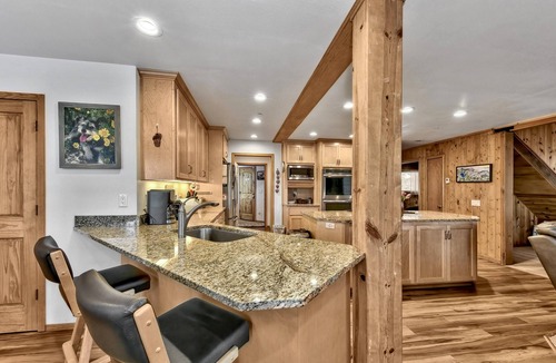 Pioneer Trail House | Hekpa Luxury 4BR/3BA-Sauna-, Pool Table