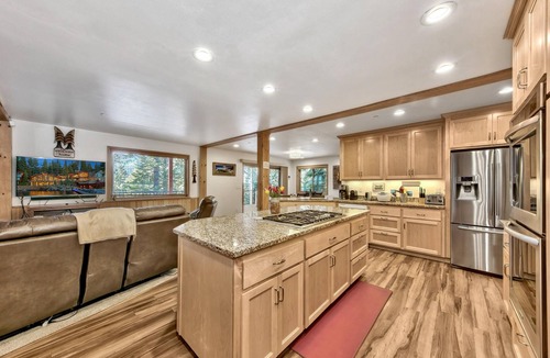 Pioneer Trail House | Hekpa Luxury 4BR/3BA-Sauna-, Pool Table