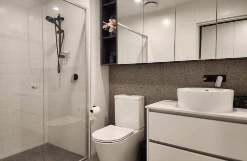 Gladstone Park Apartment | Helen's Private Hotel