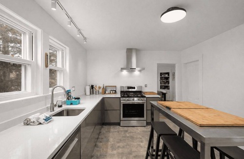 Gloucester House | Helena House: Close to Plum Cove Beach
