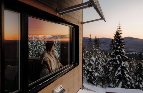 Lac Beauport Ski Chalet | HELIOS - Micro-chalet at Maelström (CITQ#304336)