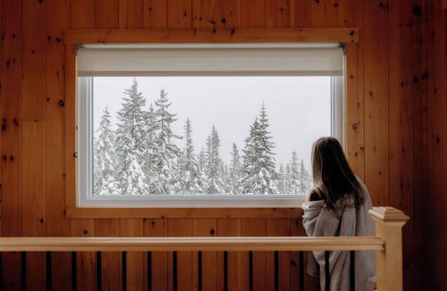 Lac Beauport Ski Chalet | HELIOS - Micro-chalet at Maelström (CITQ#304336)