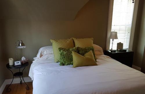 Ruthven Bed & Breakfast | Hellemsfield Inn & bed and breakfast