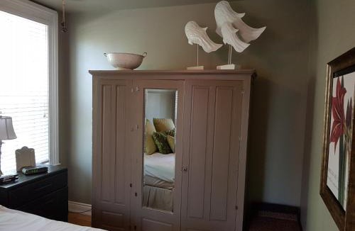 Ruthven Bed & Breakfast | Hellemsfield Inn & bed and breakfast
