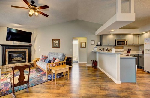 Star House | Hello Dolly! Star, ID near river and wineries!