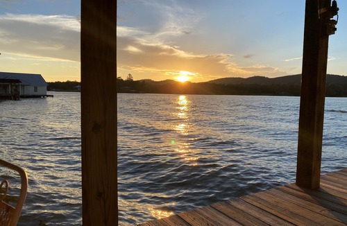 Ashville House | Hello Lake Escape !