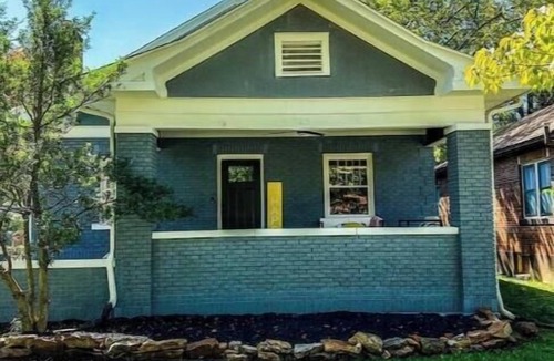 Springfield House | Hello Sunshine! Beautiful bungalow in the heart of Springfield!