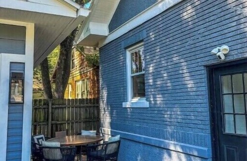 Springfield House | Hello Sunshine! Beautiful bungalow in the heart of Springfield!