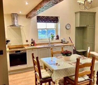 Kendal House | Helm Mount Lodge & Cottages