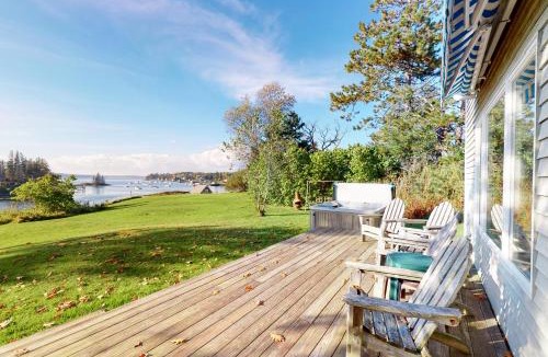 Port Clyde House | Heluvaspot