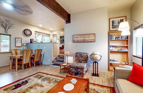 Ilwaco House | Hemlock Hideaway