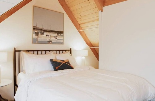 Parry Sound Cottage | Hemlock Hideaway Waterfront, Games Room, Hot Tub